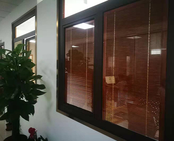 安徽瑞星装饰工程有限公司为您介绍内置百叶中空玻璃窗c8c3n6