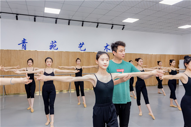 山东高考舞蹈培训中心哪个好一些青苑艺术为你的录取而努力