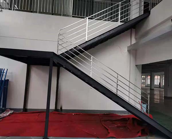 合肥鼎晟建筑装饰工程有限公司为您介绍合肥17踏步钢结构楼梯价格按需