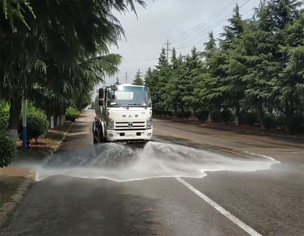 高压洒水车