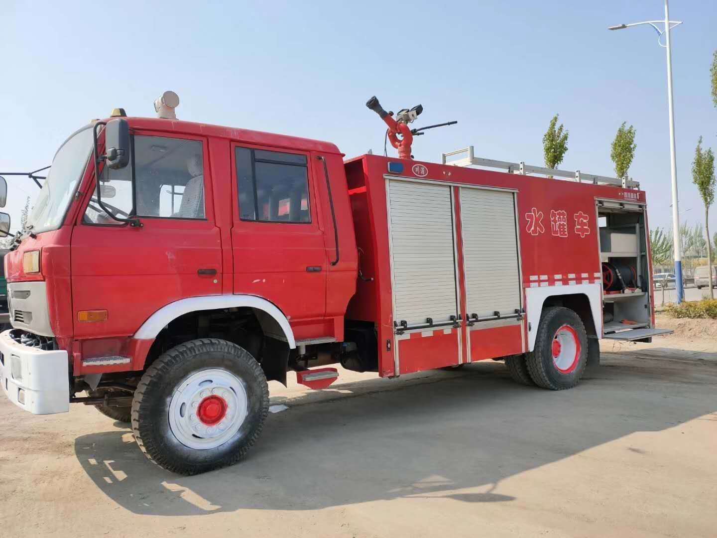 佛山廠家直供的新款消防車圖片大全 市政環衛消防車價格供求信息