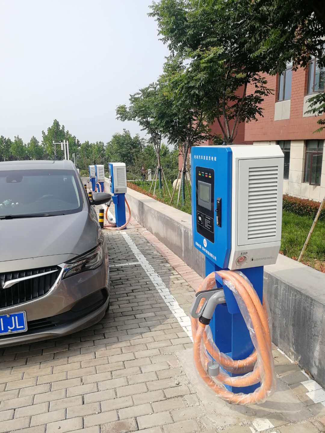 雙新電器鄭州製造有限公司為您介紹電動汽車交流充電樁ehdprg